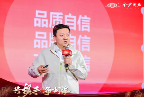 金沙酒业持续出圈：10万瓶美酒燃爆蓉城，“厂商命运共同体”穿越周期