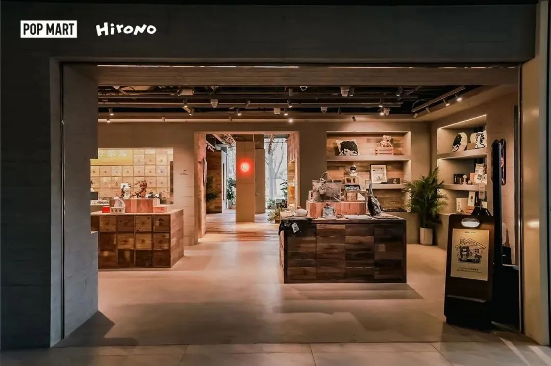 商场抢年轻人，靠LV还是泡泡玛特