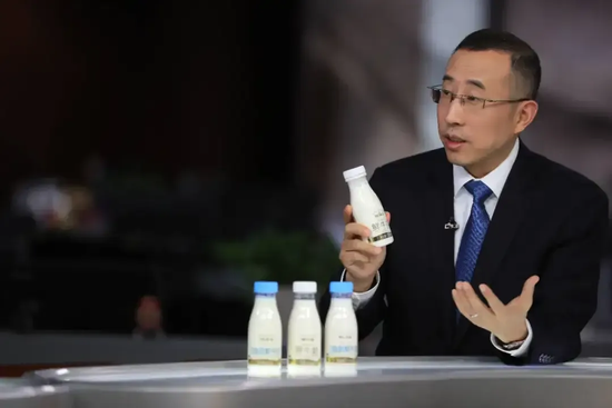 暴跌百亿的蒙牛，被“败家儿女”坑惨了