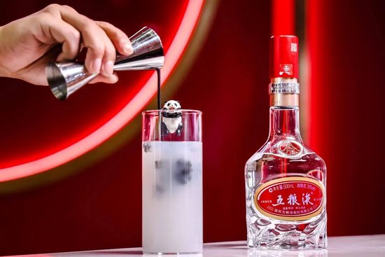 五粮液集团狂砸10亿增持，白酒龙头估值逻辑生变？