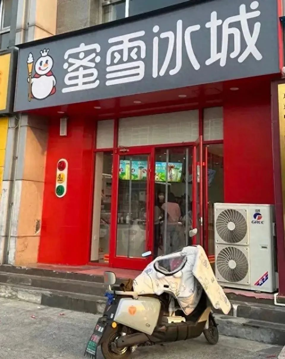 河北三河“招牌改色”背后：店铺招牌到底谁说了算？