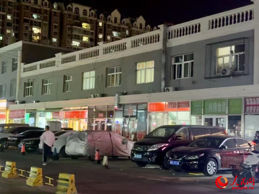 河北三河“招牌改色”背后：店铺招牌到底谁说了算？