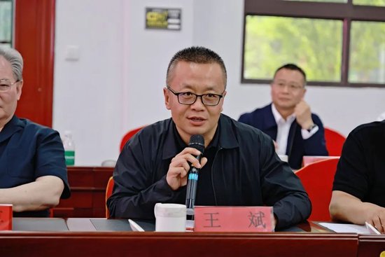 茅台在河南周口李寨村召开七省区经销商座谈会