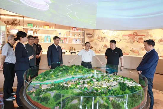 茅台在河南周口李寨村召开七省区经销商座谈会